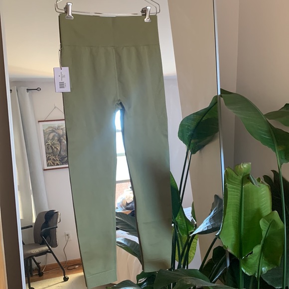 WEWOREWHAT seamless leggings in sage - Picture 2 of 4